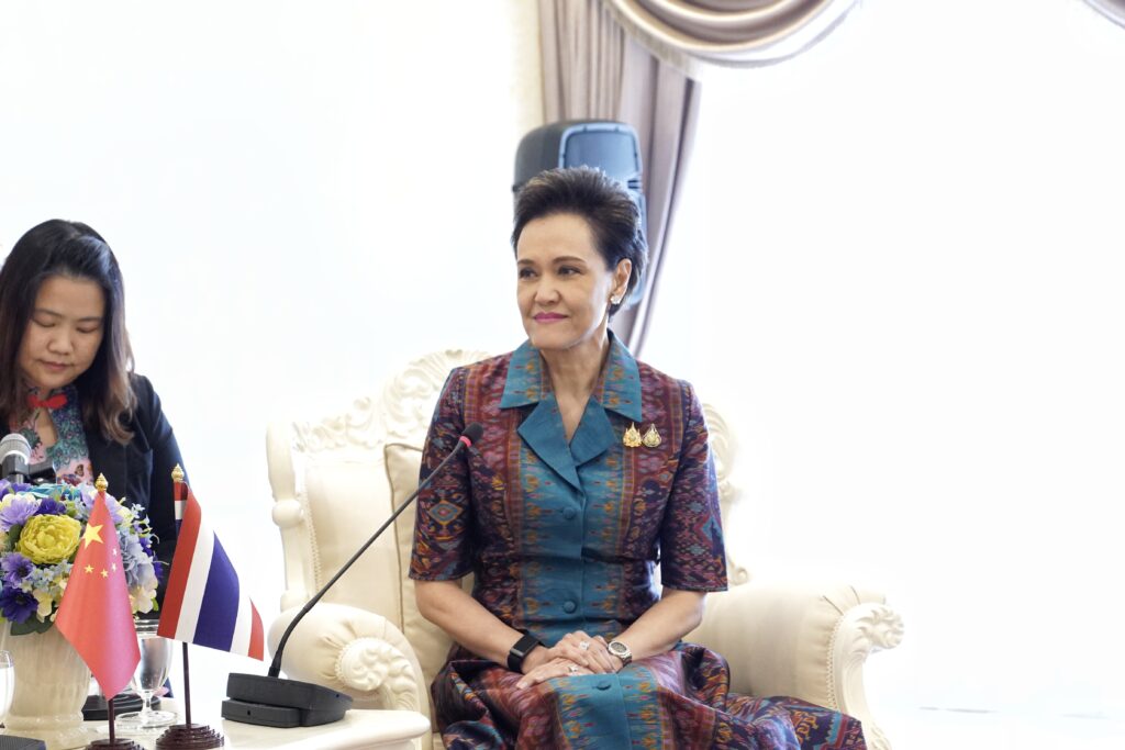 นางศุภจี สุธรรมพันธุ์ รัฐมนตรีว่าการกระทรวงพาณิชย์ 