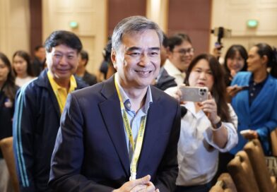 “อภิสิทธิ์”หวนคืนเก้าอี้หัวหน้าประชาธิปัตย์ ชู “เศรษฐกิจกิ๊ก-กองทัพเหนือการเมือง พร้อมวาทะกรรม “แตกแล้วคม”